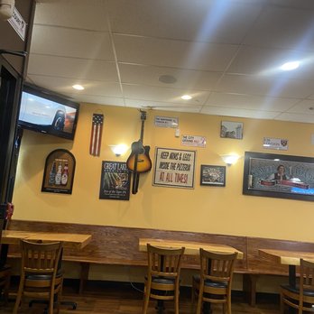 Pastoli's Pizza, Pasta & Paisans - inside - Pizza Near Me - Pittsburgh, Pennsylvania