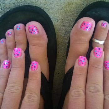 La Luna Nail Spa - Hand Painted Polka Dots in multiple colors! - Nail Salons Near Me - Murfreesboro, Tennessee