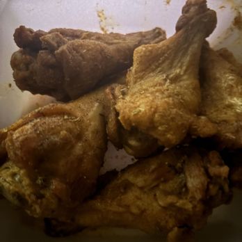 Pluckers Wing Bar - Linc - Spicy garlic Parmesan - Chicken Wings Near Me - Austin, Texas Pluckers Wing Bar - Linc - Spicy garlic Parmesan - Chicken Wings Near Me - Austin, Texas