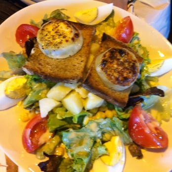 Le Carladez - Salade au chèvre chaud - Brasseries Near Me - Paris, 75 Le Carladez - Salade au chèvre chaud - Brasseries Near Me - Paris, 75