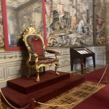 Palacio Real de Madrid - Landmarks & Historical Buildings Near Me - Madrid, M