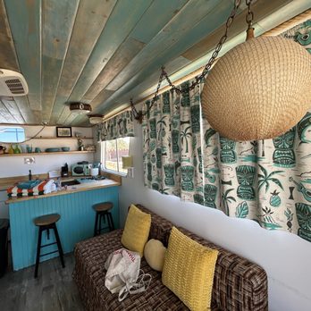 Hicksville Trailer Palace - Hotels Near Me - Joshua Tree, California
