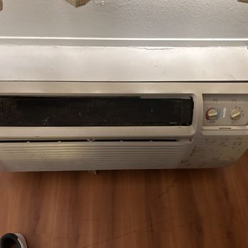 Motel 6 - Believe it or not thats an air conditioner that did not work in the peak of summer. Vents cover broken and smelled like mold. - Hotels Near Me - Southgate, Michigan