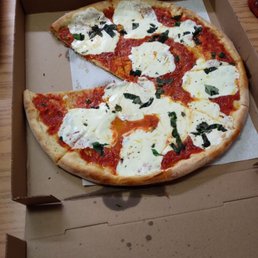 Mozzarella pizza