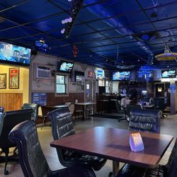 Whoo's Sports Bar - More bar