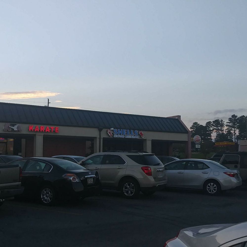 Sea Shells Seafood - Outside of the place and it was packed. - Seafood Near Me - Warner Robins, Georgia