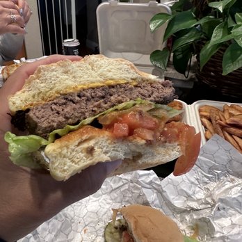 Fuddruckers - Burgers Near Me - Concord, California
