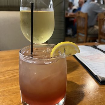 Davie Tavern - Davie Prohibition and Shelton Riesling - New American Near Me - Bermuda Run, North Carolina Davie Tavern - Davie Prohibition and Shelton Riesling - New American Near Me - Bermuda Run, North Carolina
