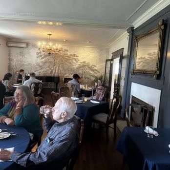 Gateways Inn - Hotels Near Me - Lenox, Massachusetts