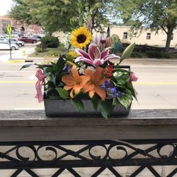 L Lenae Designs & Floral - Sending a smile