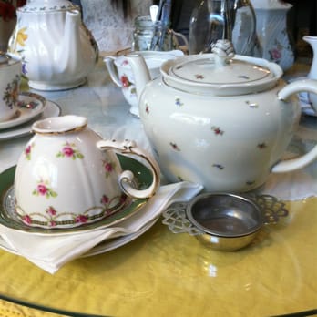 Dartealing Lounge - My tea set (switched my white plate for my sister's green one) - Tea Rooms Near Me - San Francisco, California Dartealing Lounge - My tea set (switched my white plate for my sister's green one) - Tea Rooms Near Me - San Francisco, California