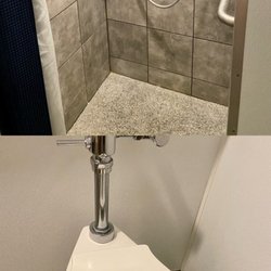 Young's RV Park - Shower bathroom