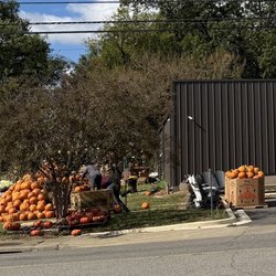 Ayers Farm Farmers Market - Cute place for photo of kids after getting pumpkins