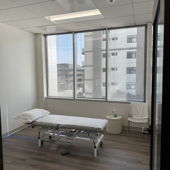 Bechtel Physical Therapy - Treatment rooms with natural light to create a relaxing and therapeutic environment for patients and staff - Physical Therapy Near Me - Los Angeles, California Bechtel Physical Therapy - Treatment rooms with natural light to create a relaxing and therapeutic environment for patients and staff - Physical Therapy Near Me - Los Angeles, California