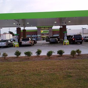 MAPCO - a gas station with cars parked in front of it - Convenience Stores Near Me - Montgomery, Alabama