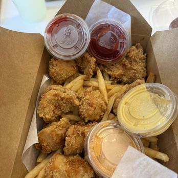 Duchess - Nuggets and fries - American Near Me - Los Angeles, California Duchess - Nuggets and fries - American Near Me - Los Angeles, California