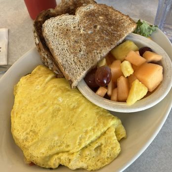 Elmo's Diner - Custom 4 Omelet - Diners Near Me - Durham, North Carolina
