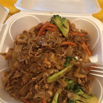 Thai Villa Restaurant - Pad see ew with chicken - not great - Thai Near Me - Winter Park, Florida