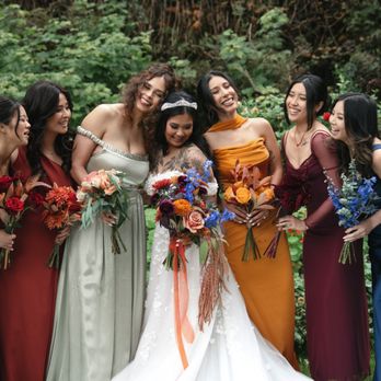 Glasshaus Gardens - Monochromatic bridesmaid flower bouquets - Florists Near Me - Portland, Oregon Glasshaus Gardens - Monochromatic bridesmaid flower bouquets - Florists Near Me - Portland, Oregon