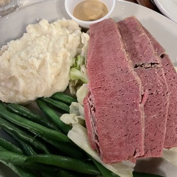 Murphy's Bar & Grill - Corned beef with cabbage - Irish Pub Near Me - Honolulu, Hawaii Murphy's Bar & Grill - Corned beef with cabbage - Irish Pub Near Me - Honolulu, Hawaii