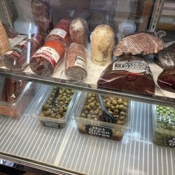 Napoli's Italian Bakery - deli