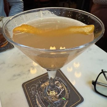 D4 Irish Pub & Cafe - Bee Sting Martini - Irish Pub Near Me - Chicago, Illinois