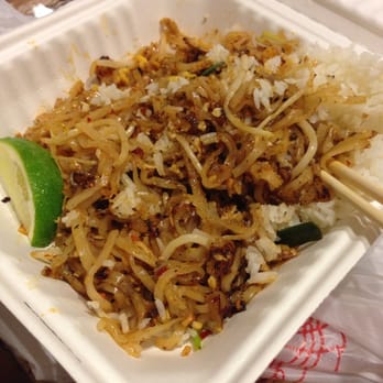 Thai Tom - Chicken Pad Thai. Chicken was scarce. - Thai Near Me - Seattle, Washington