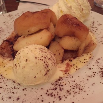 Le Fin de Siècle - Apple desert with fresh made ice cream - Brasseries Near Me - Brussel, BRU