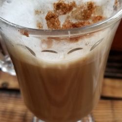 Caffetearte - Mmm...  delicioso y espumoso latte caramelo