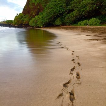Hamoa Beach - Beaches Near Me - Hana, Hawaii