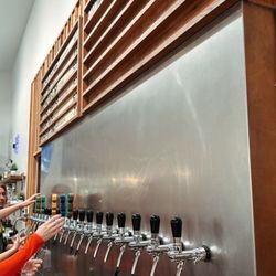Green Valley Brewing - Bar area