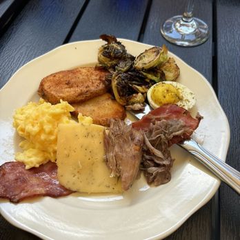 ala - Brunch buffet (eggs, turkey bacon, pulled short rib, Brussels, potato's, and dill cheese) - Mediterranean Near Me - Washington, DC, District of Columbia