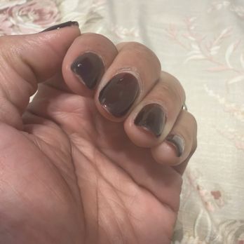 Top Nails II - The gel nail polish is chipping at the tips on all of the nails, both hands. - Nail Salons Near Me - Bear, Delaware