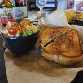 Pig Minds Brewing - Patty melt - Brewpubs Near Me - Machesney Park, Illinois
