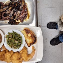 Tom's Tavern & Restaurant