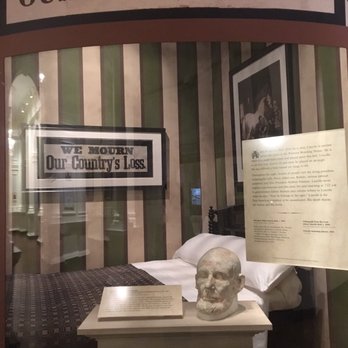 Chicago History Museum - Lincoln's Death Bed - Museums Near Me - Chicago, Illinois