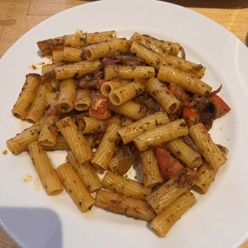 Tesoro d'Italia - Rigatoni Alla'Amatriciana - Italian Near Me - Paris, 75 Tesoro d'Italia - Rigatoni Alla'Amatriciana - Italian Near Me - Paris, 75