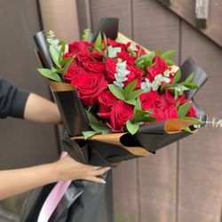 Violeta's Flower Shop - Bouquet of roses