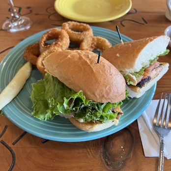 Cambria Mimosas - Blackened salmon sandwich - American Near Me - Cambria, California