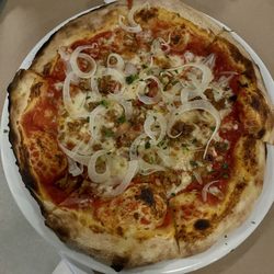 Wolf & Co - Sausage pizza