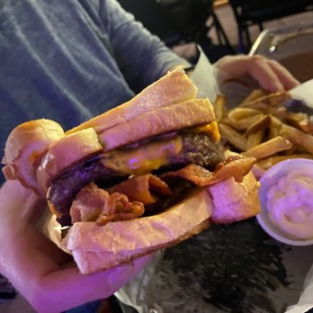 Fillin’ Station - Grilled cheese burger - Bars Near Me - Carroll, Ohio