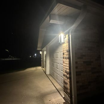 Handy Hippos - Outside light - TV Mounting Near Me