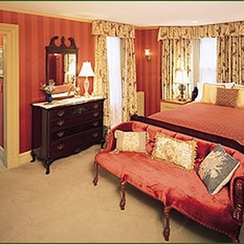 Ivy Lodge Bed and Breakfast - The Library - Hotels Near Me - Newport, Rhode Island