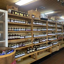 3 Rivers Pecans Fudge Factory and Amish Store