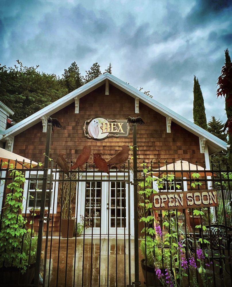 HEX Updated May 2024 431 N Main St, Brownsville, Oregon Candle