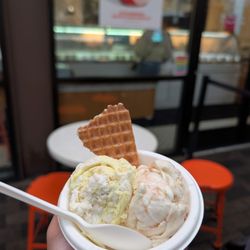 Jeni's Splendid Ice Creams - Sweet cream biscuits and peach jam, Banana cream pudding