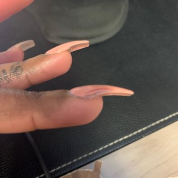 Lilacque Nail & Beauty Bar - Chipped gel nail polish - Nail Salons Near Me - Oxnard, California