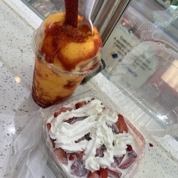 Paleteria Janitzio - Mangonada , and fresas con leche
