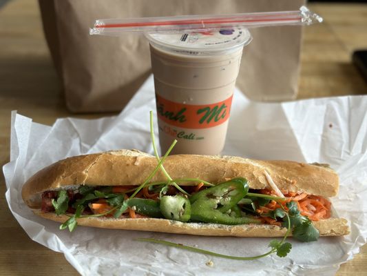 Banh Mi Che Cali by null