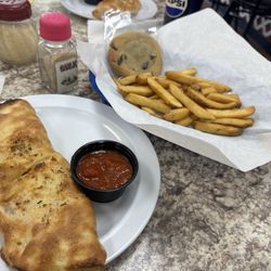 Acme Pizzaria - Calzone lunch special
